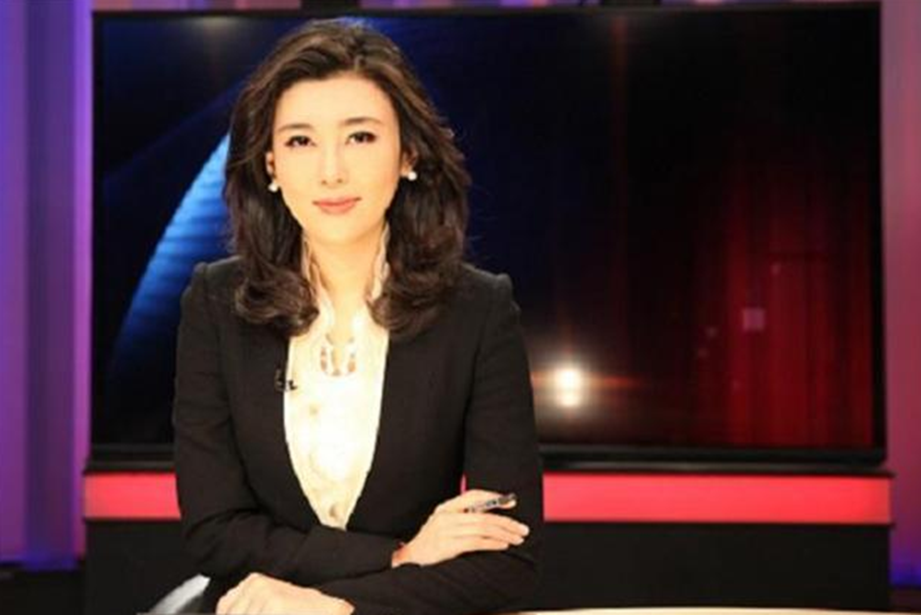 女主播|新闻主播：上半身穿得有多正经，下半身就有多“清新脱俗”