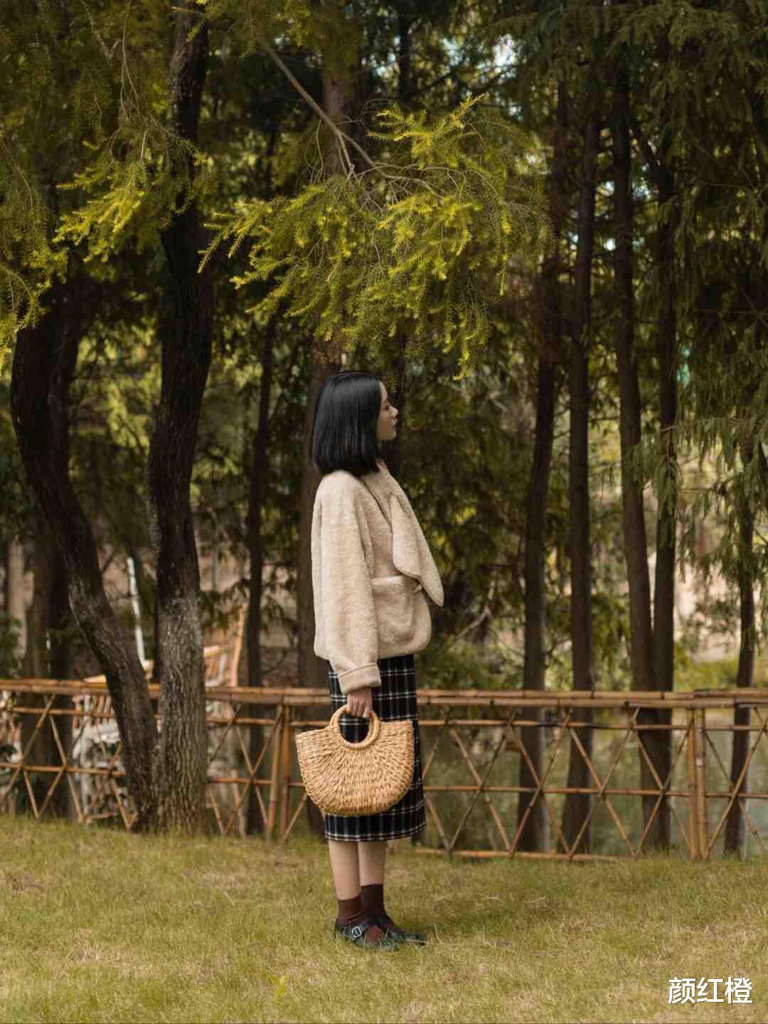 颜红橙 今年冬天裙装怎样选?码住这些高腰开叉裙,时髦精致又有气场