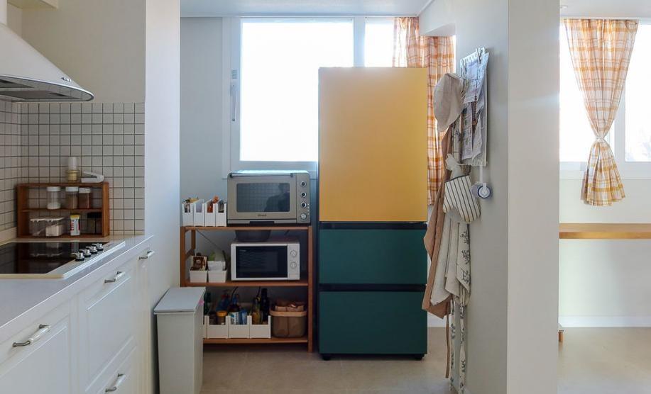 硬装简单些，尽管入住3年了，房子依旧如新！白色厨房显大清爽