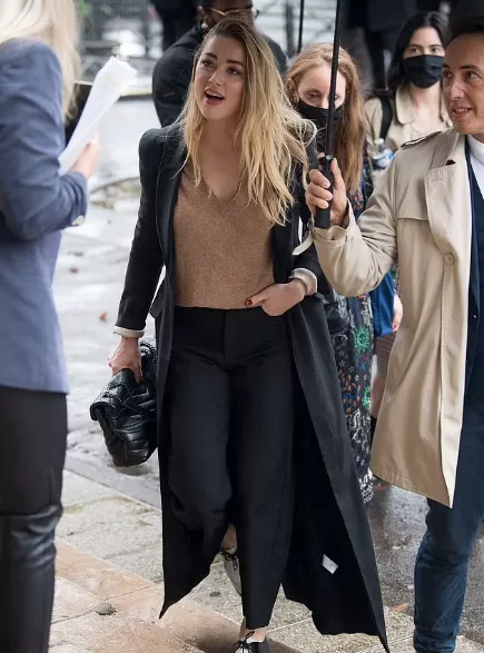 约翰尼·德普|德普叔前妻现身巴黎:吃香蕉的女人没前途!网友:滚!