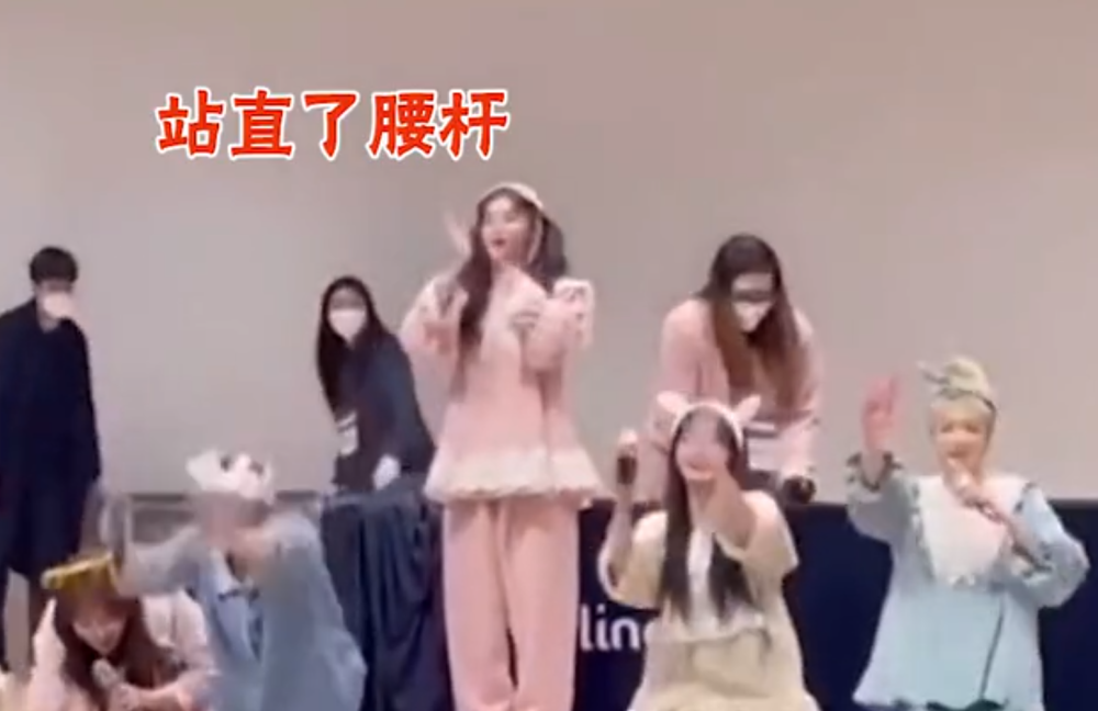 王怡人|中国明星拒绝跪拜礼有多拼?有人趴地,有人半蹲,还有人直接站着