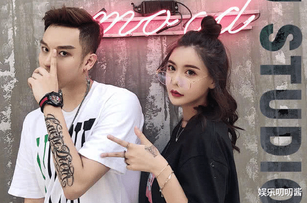 韩安冉|韩安冉住院太可怜：亲妈带货，前夫陪兜儿直播，现任老公不知所踪