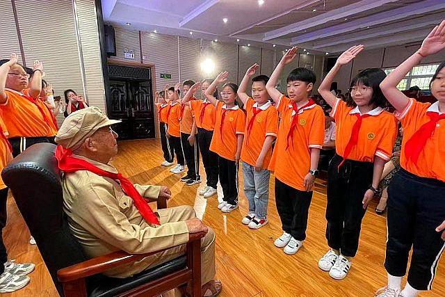 胡了说扒道 武汉东西湖区吴家山五小,开展别样党史教育,学英烈精神