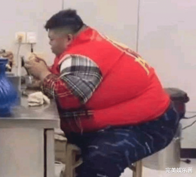 穿衣搭配 大胃王胖猴仔节食减肥10天，一顿回到解放前，脸部已出现“黑斑”
