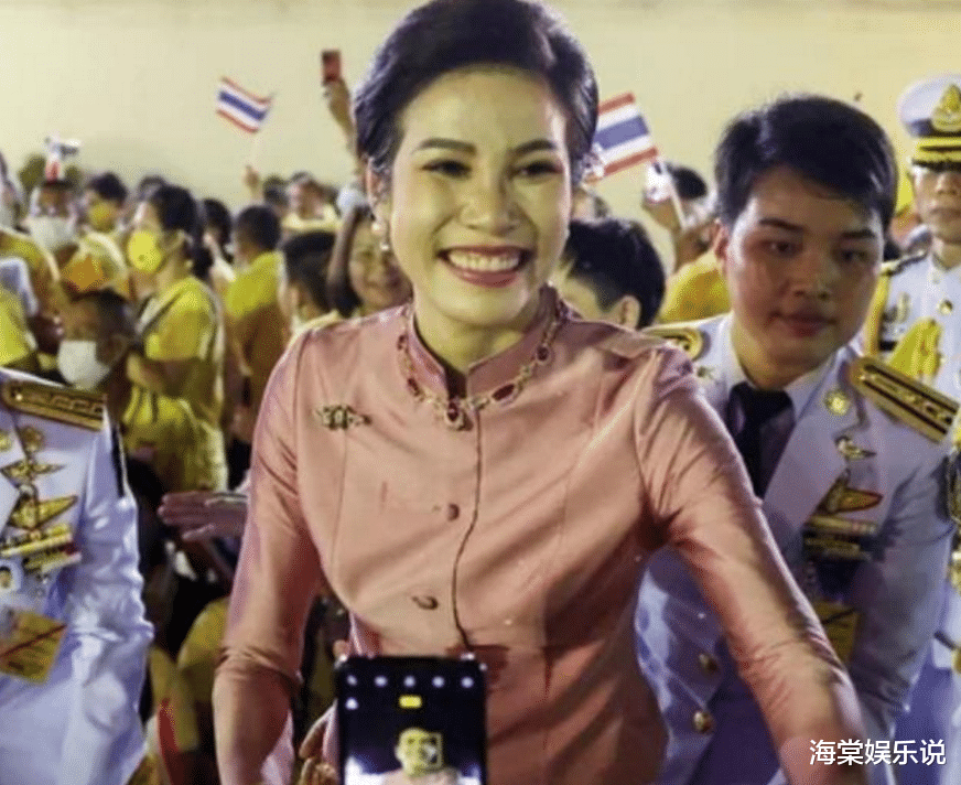 诗妮娜|诗妮娜越来越受宠了，陪泰王恩爱庆生，戴太后的奢华珠宝出尽风头