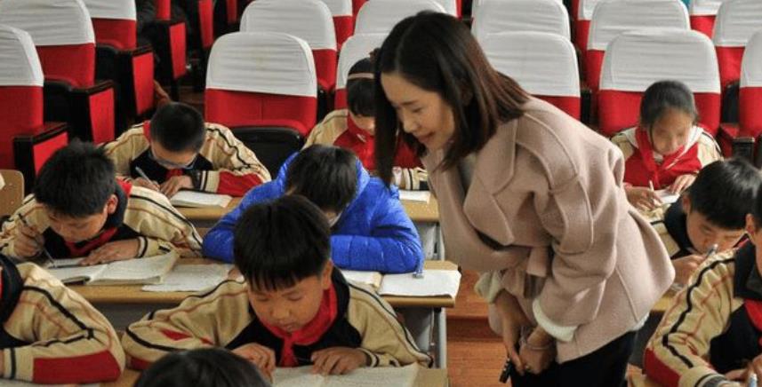 退休|双减政策实施后，“英语地位”呈山体滑坡式下降，一周剩下2节课