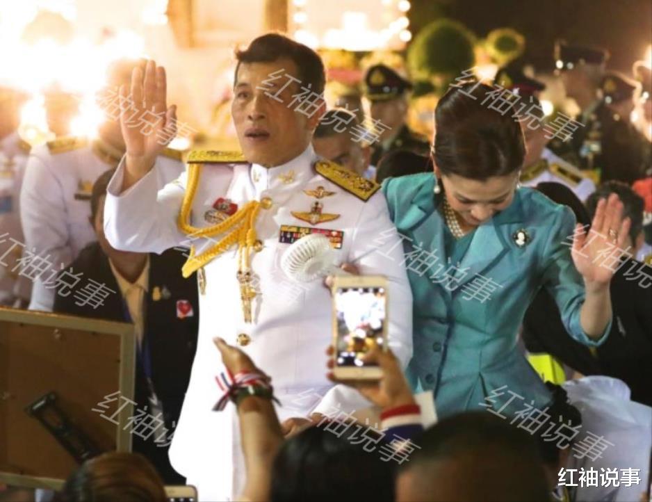 红袖说事 苏提达王后有盼头了！抱娃公务照被泰王转发，有望认下7岁幼子