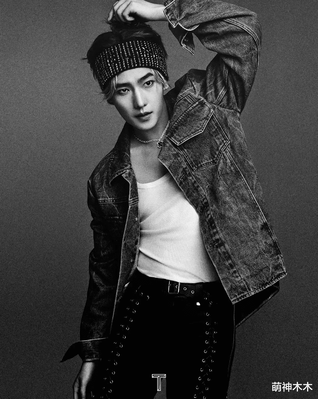 杨洋|杨洋新杂志硬照引热议，造型被嘲太油腻，他又把手放嘴里了