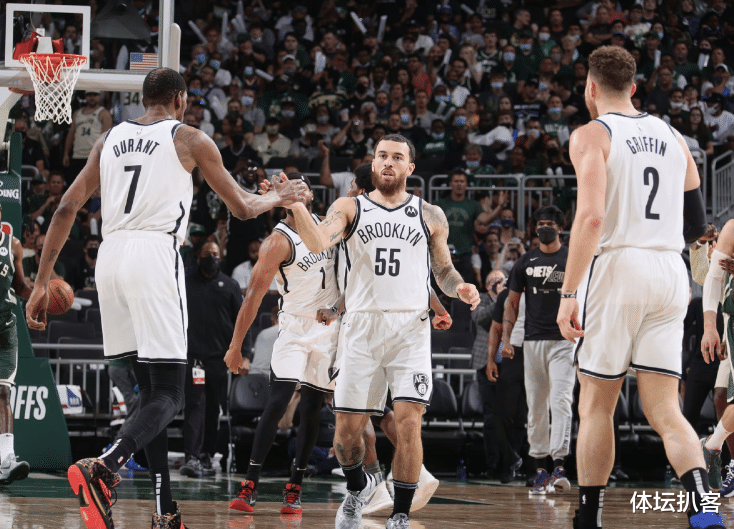 雄鹿队|3分险胜,1-2!雄鹿起死回生:双巨头轰68+29,球迷提前疯狂庆祝