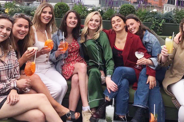 权力的游戏|《权力的游戏》珊莎仙女趴窝，二丫逆袭，魔山变身阳光大男孩