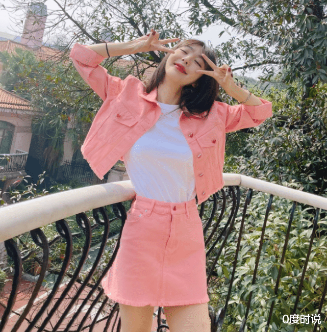 李菲儿|李菲儿“下车照”流出，看清生图下的腿长比例，真替黄晓明后悔