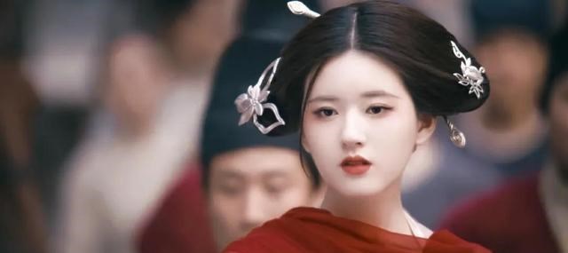 任敏|周也提名金鸡奖：95花格局洗牌，任敏上升一梯队，谁能晋升一线？