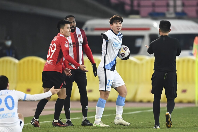 中超|绝平2小时，曝中超骨灰级大佬退出！重返30个月无果+再踢最后1场