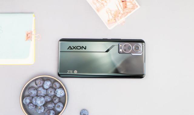 |手机不值钱了，20G+256G还不到三千，对买家来说是好事