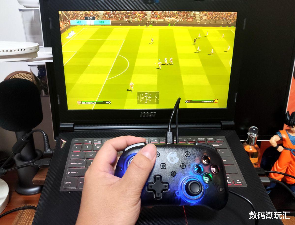 游戏手柄|盖世小鸡T4 mini游戏手柄:可调灯光、震动,支持多平台