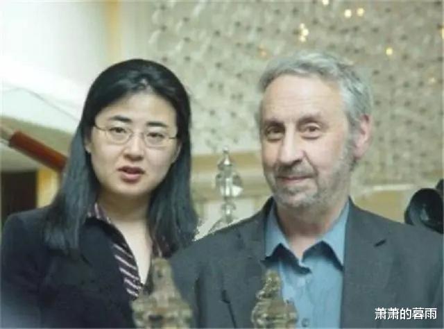 |22年前，“北大才女”田晓菲坚决嫁美国老头，她如今过得如何