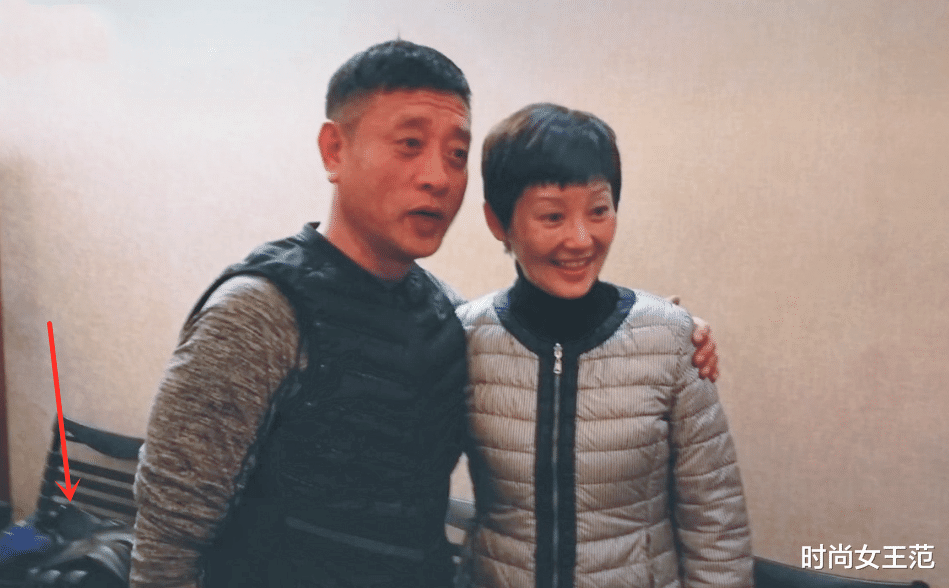 郑爽|徐帆现身同学聚会,素颜干瘪苍老,53岁状态像普通人一样真实!