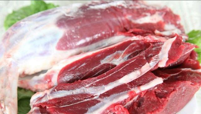 小允儿的妈妈|怎样把大块牛肉煮熟后切片后像猪肉一样软烂不塞牙？饭店是不是加硝盐或小苏打腌后再煮的？