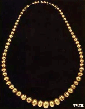 月球 秘鲁考古发掘莫切文明“神灵墓”及发现身高异常“巨人”遗骸始末