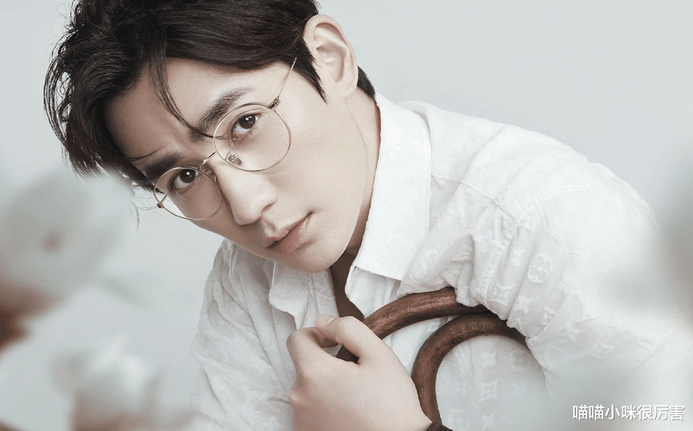 朱一龙|眼睛好看，只服这4位男星，眼睛里有星辰大海，“眼”技还特别好