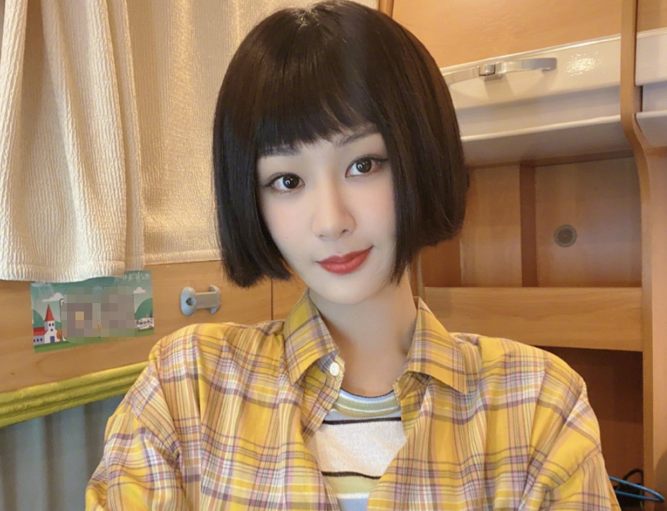 杨紫|杨紫剪了短发，同天欧阳娜娜也剪了短发，对比之下，谁颜值更高？