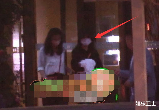 赵丽颖|赵丽颖深夜KTV狂欢五小时，带保温杯去酒吧会养生，获男友人特殊照顾