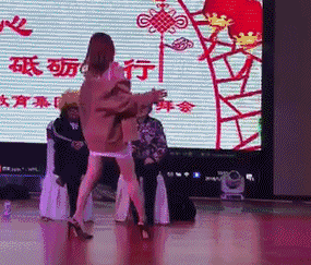 死刑犯 神回复：兄弟们，为什么会有女大学生选择裸贷？