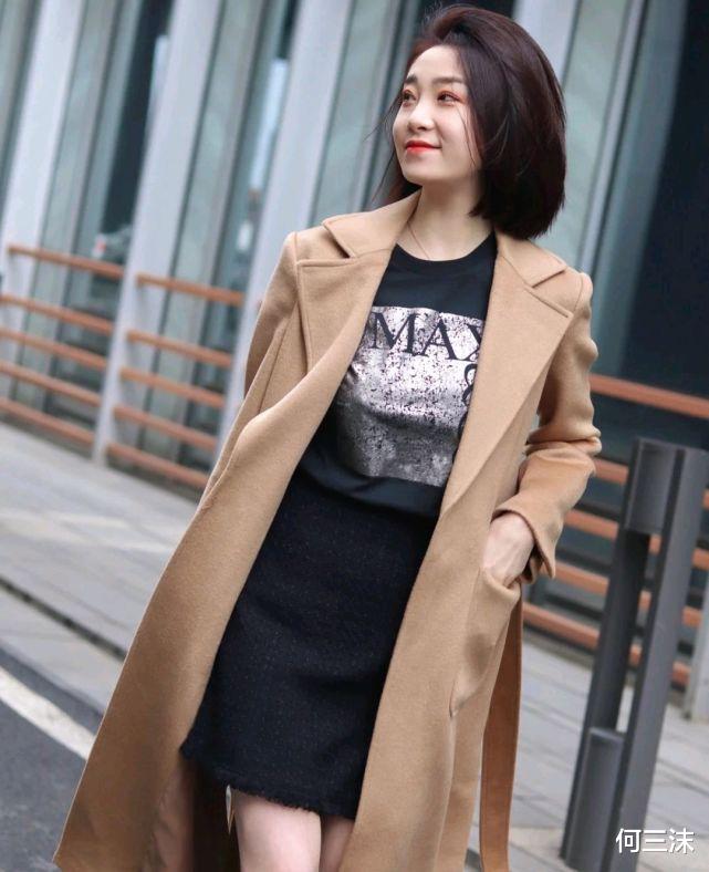 何三沫 简约款大衣不会过时,一件就可以穿很久,但前提是要会搭配才好看