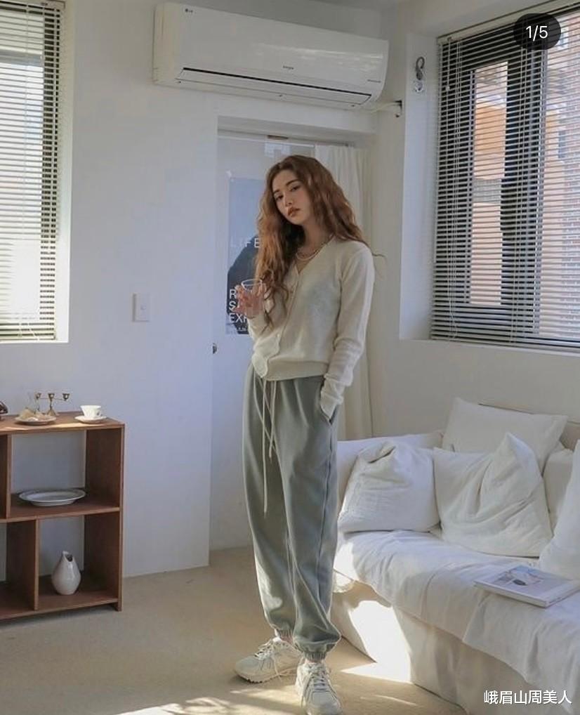峨眉山周美人|早秋穿什么才好看？今年流行“奶奶衫”，学会这么搭，保你美一整季