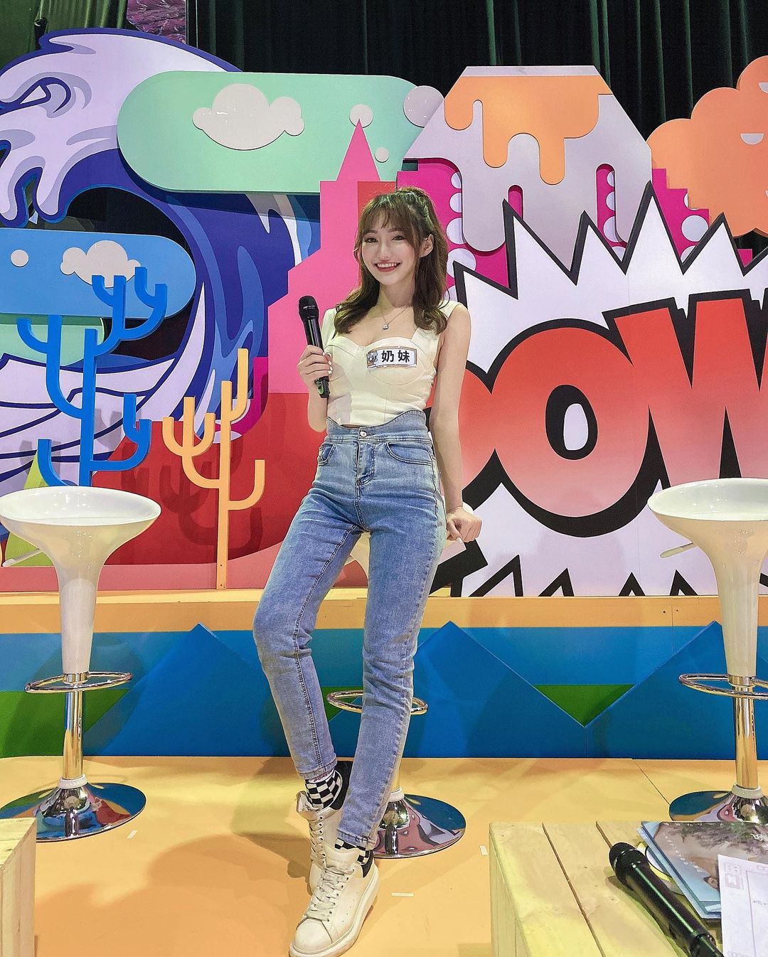 水库|水库出现气质正妹在钓鱼！超甜笑容＋窈窕身材，连路人都想上钩啦！