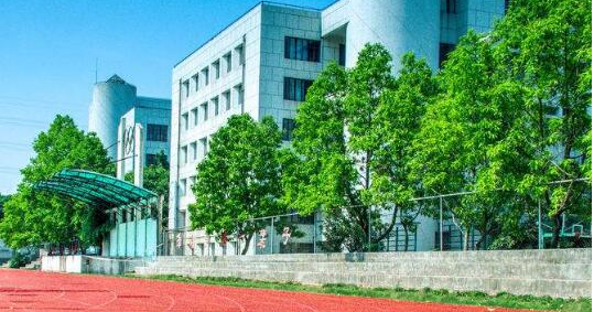 云南一15岁男学生自杀身亡,曾遭班主任暴力虐待,校方拒不担责