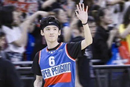 张雨绮|5位做“双眼皮”的明星，白敬亭形象大增，张雨绮因此跟星爷大吵