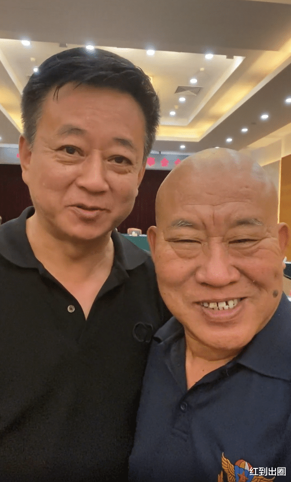 朱军|央视主持人朱军胜诉后首现身，鬓角斑白老态明显，每天坚持去上班