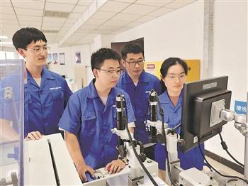 一个“点石成金”的超材料科研团队