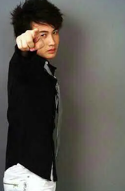 张彬彬|《司藤》火了之后,男主张彬彬素人生图被扒,网友:他是整容的?