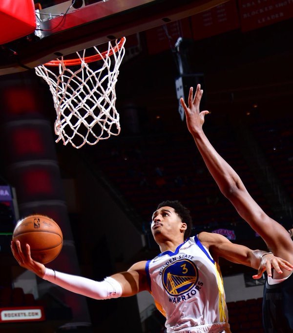 维金斯|躺赢真爽！库里连发四条推特庆祝，维金斯笑谈轰40分：因为库里没打！