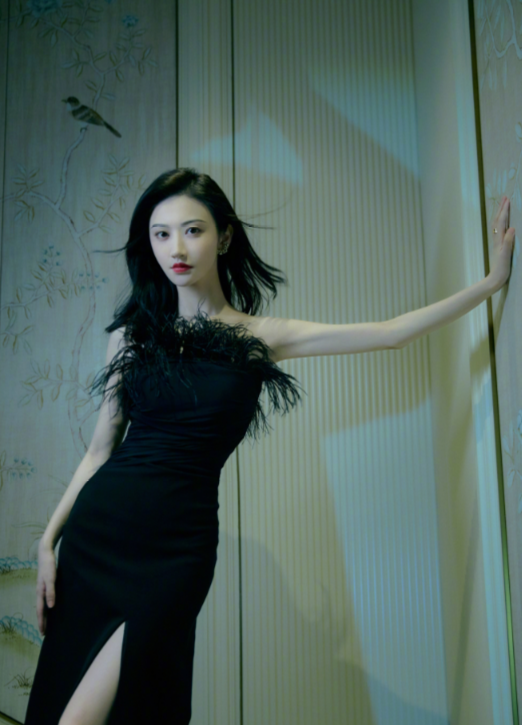 周冬雨|华语电影女演员获奖统计：周冬雨大满贯，身处顶流之位的她全无！