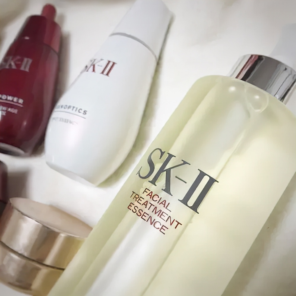 面包 爽肤水:让肤色更加明亮、剔透,细致柔嫩的肌肤状态