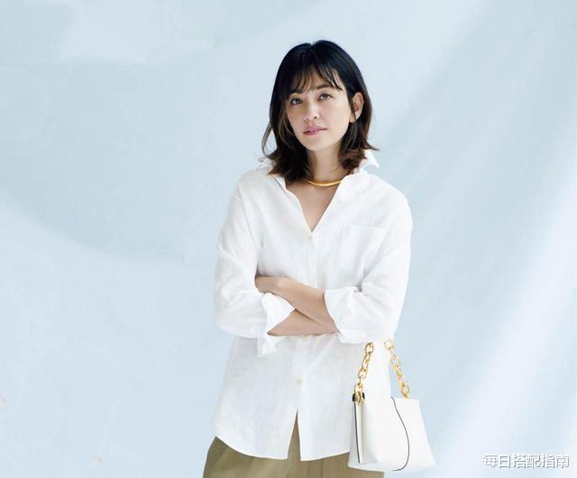 每日搭配指南|适合所有女人的：“衬衫+半身裙”，照着穿就对了，优雅更显气质