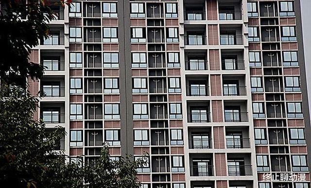 买房买到高层:冬天寒冷夏天炎热,风吹雨打常漏水,等电梯让上班族崩溃