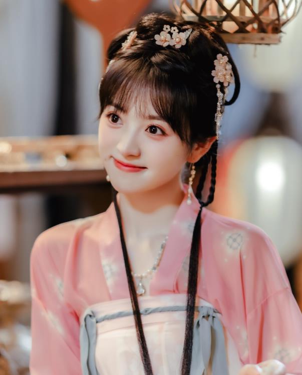 白敬亭|白敬亭新剧开机，女主虽扮相甜美，但网友觉得她更合适？