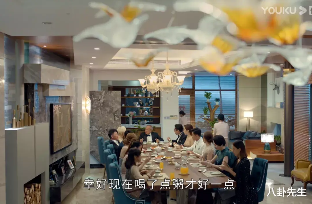 家族荣耀|阵容强大的合拍剧《家族荣耀》，女演员的妆发居然这么土？