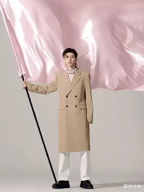 明星|GQ盛典现场照曝光，舞台太简陋用塑料布铺地，明星陆续抵达三亚