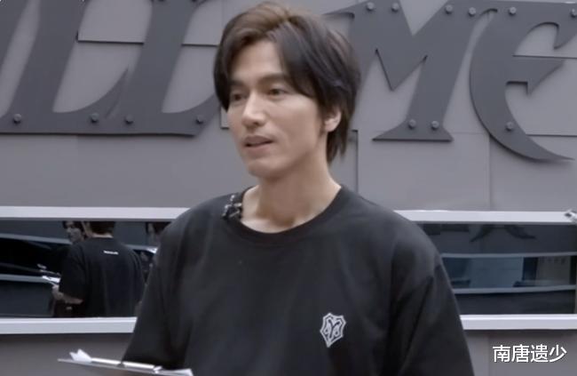 谢贤|大牌剧本多，小咖没镜头，《披荆斩棘的哥哥》捧高踩低太明显