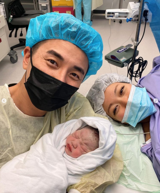 洪永城|TVB男星洪永城晒全家福官宣太太生产喜讯，大方公开女儿正脸