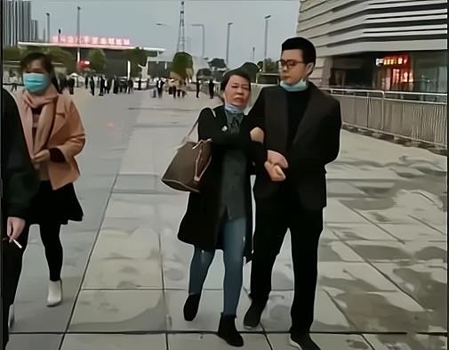 |郭威是不是叫郭丙威？开封和兰考各有一个叫郭丙威的人