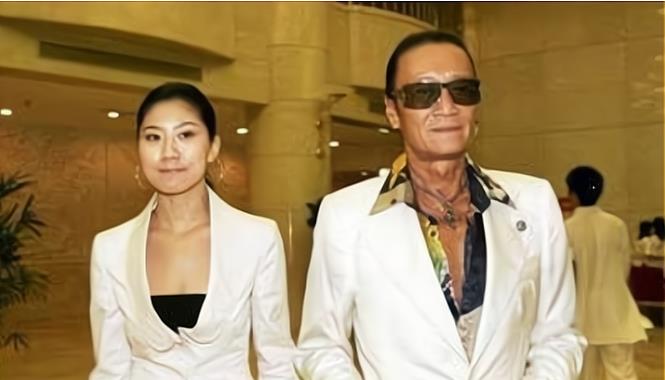 谢贤|陪伴谢贤12年的女友,恢复了单身,胖到认不出