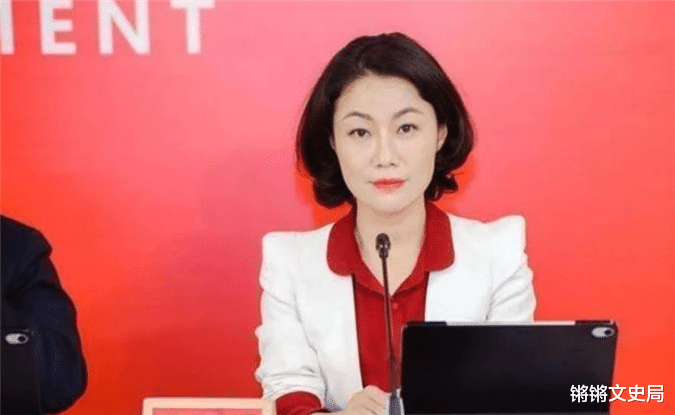 万科|万科“董秘”朱旭，年薪849万，年终奖1000万，今46岁仍像少女
