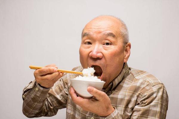 医说健康|糖尿病“戒甜食”就行了？医生直言：不仅戒糖，还有这4个因素