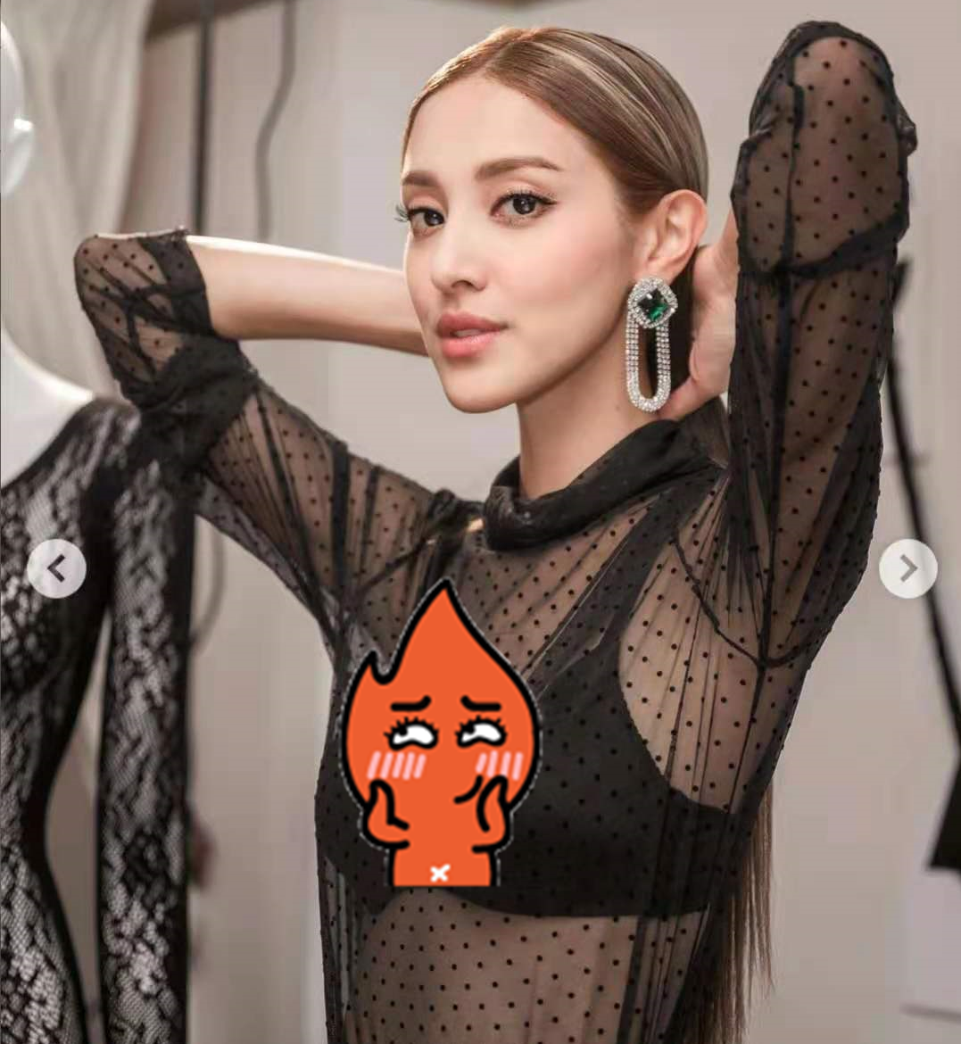 陈凯琳|港姐陈凯琳晒性感照！穿薄纱衣身材骨感，戴超大绿宝石耳环显贵气